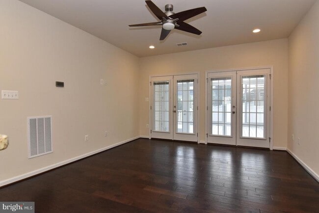 Building Photo - 20560 Charlotte Blvd