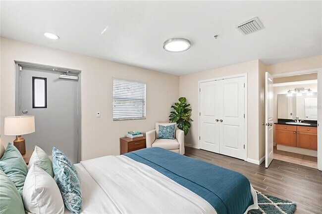 Building Photo - 3405 W Swann Ave