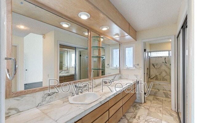 Building Photo - 1005 Kalahu Pl