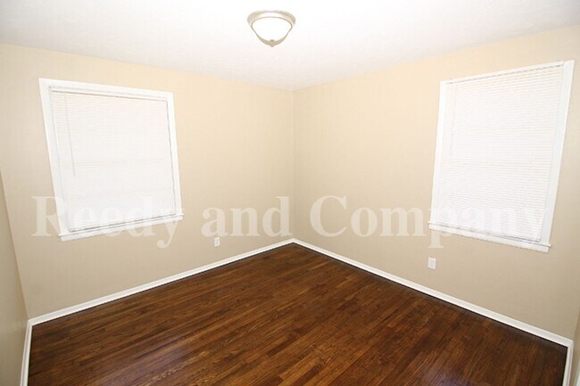Building Photo - 1841 S Sutton Dr