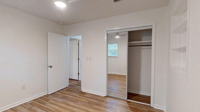 Building Photo - 4403 Ventura Dr