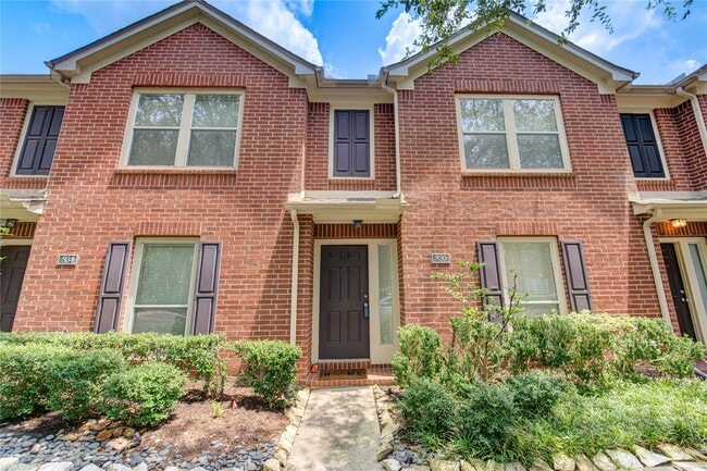 Building Photo - 830 W Heights Hollow Ln