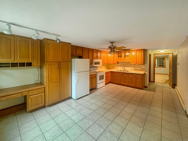 Building Photo - 85 Debbie Dr