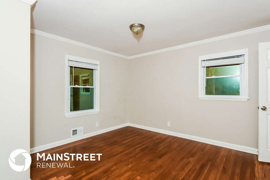 Building Photo - 598 Oakside Dr SW