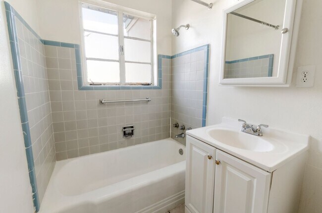 Building Photo - Charming 1-bedroom, 1-bath home in Tucsons most iconic neighborhood!