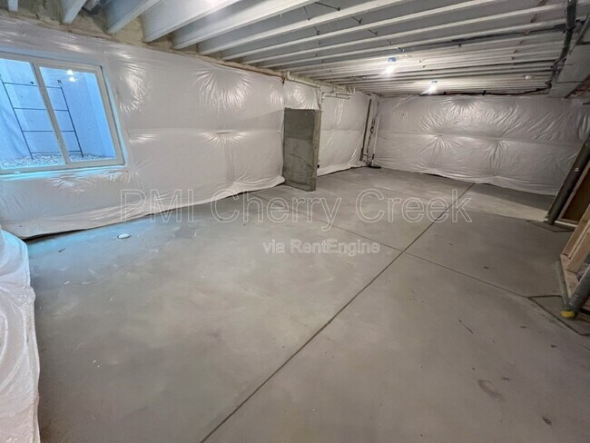 Building Photo - 741 N Tempe St