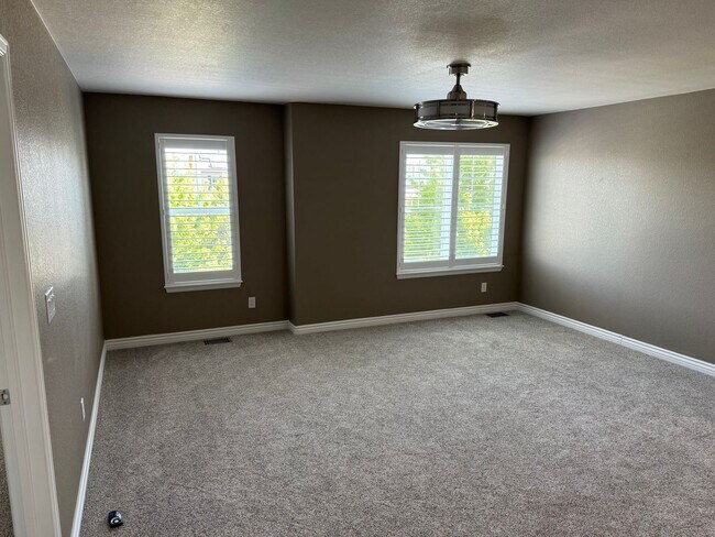 Building Photo - Greenbelt-Backed Wheatlands Home - Mountain Views, 3 Car Garage & Finished Basement