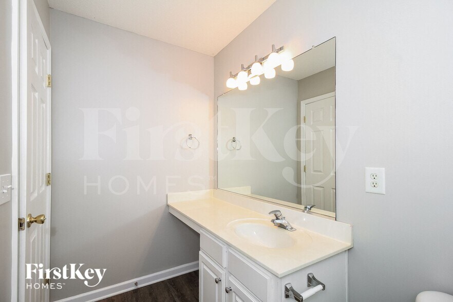 Building Photo - 196 Huron Ct