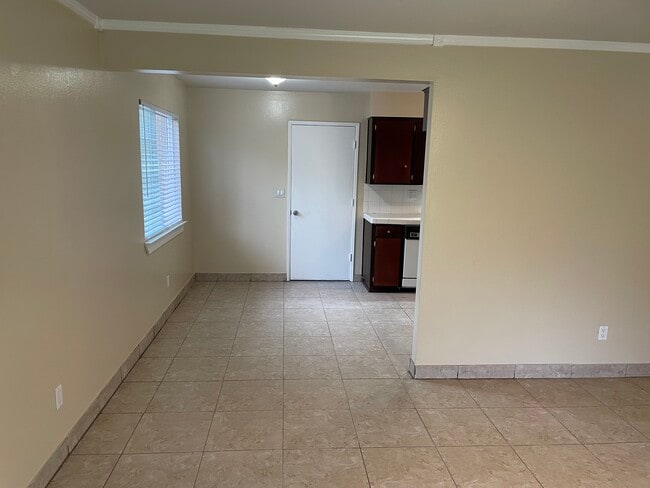 Building Photo - 1333 Woodside Dr