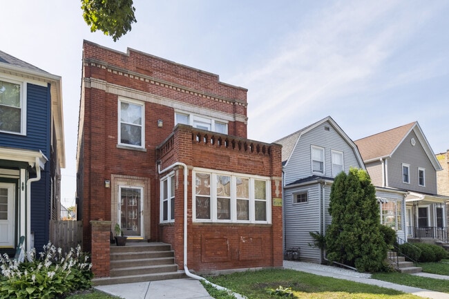 Primary Photo - 4847 W Hutchinson St