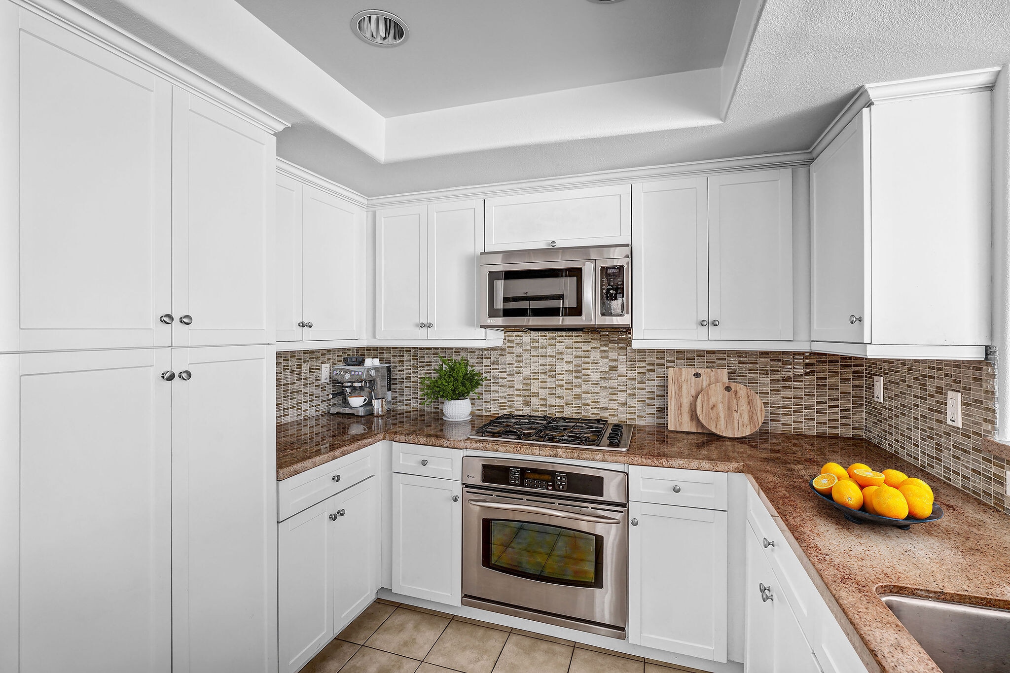 Building Photo - 7249 Franklin Ave