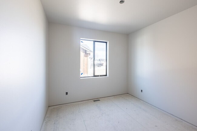 Building Photo - BRAND NEW 2 Bed/1 Bath ADU Home with Garage & Private Yard in Sugar City - ALL Utilities Included...