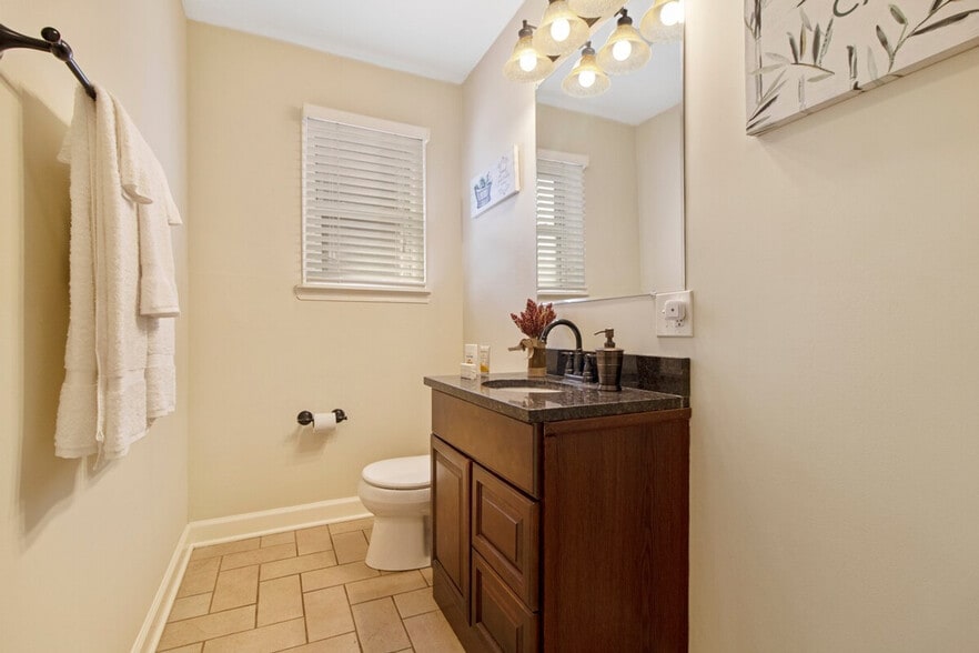 Building Photo - 9424 Sumac Rd