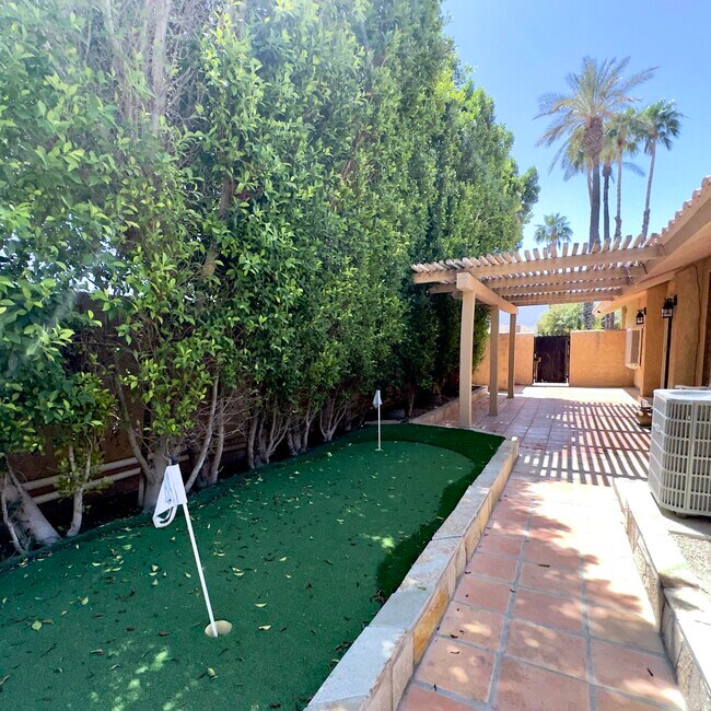 Building Photo - 40064 Silktree Ct