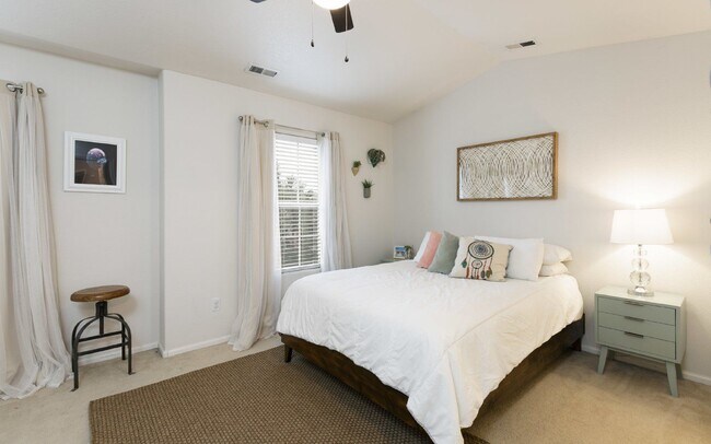Building Photo - 7860 Sandy Springs Point