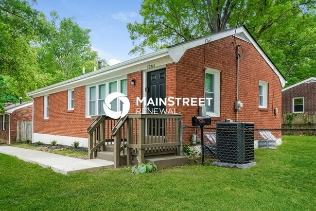 Building Photo - 3 Bedroom Pet-Friendly Home in Louisville, KY with Main Street Renewal