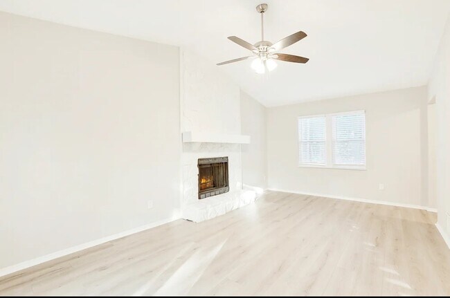Building Photo - 4857 Aldersbrook Dr