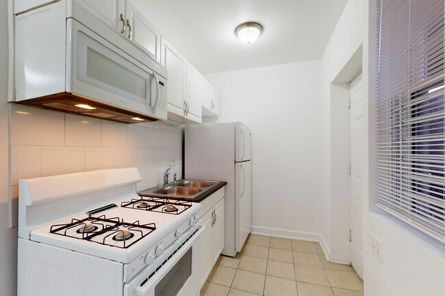 Kitchen - 5222-38 S. Drexel Avenue