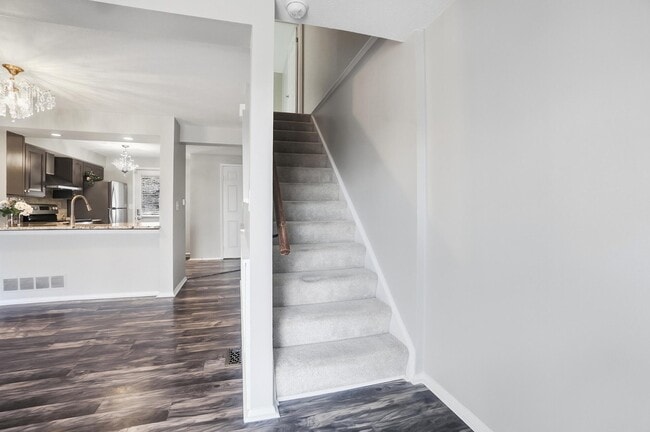 Building Photo - 315 Western Ave