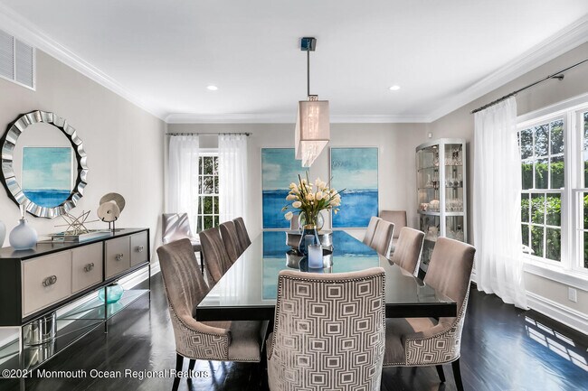 Building Photo - 2211 3rd Ave