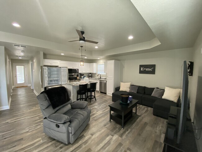 Building Photo - 237 Martin Ave