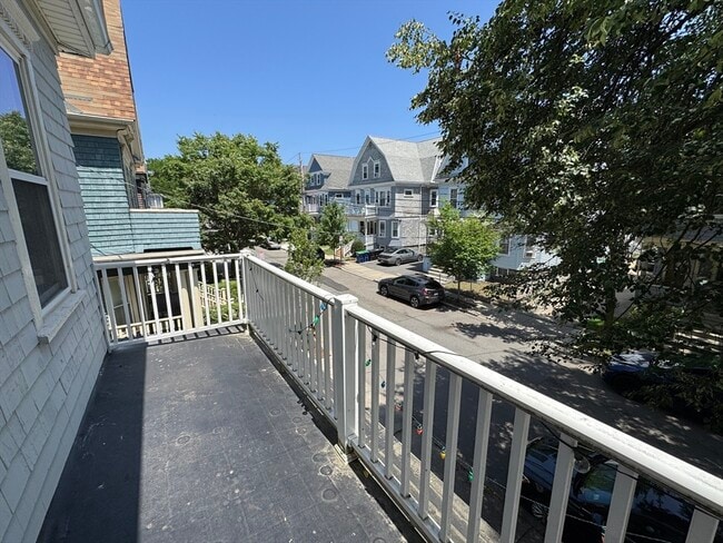 Building Photo - 62 Bromfield Rd