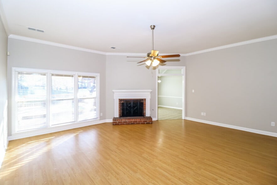 Building Photo - 8901 Raspberry Ln