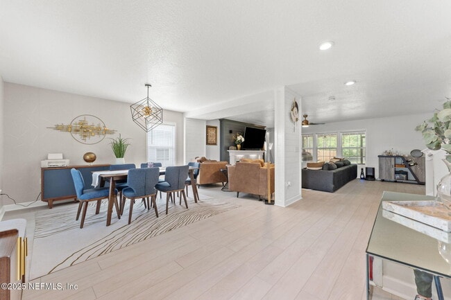 Building Photo - 75309 Ravenwood Dr