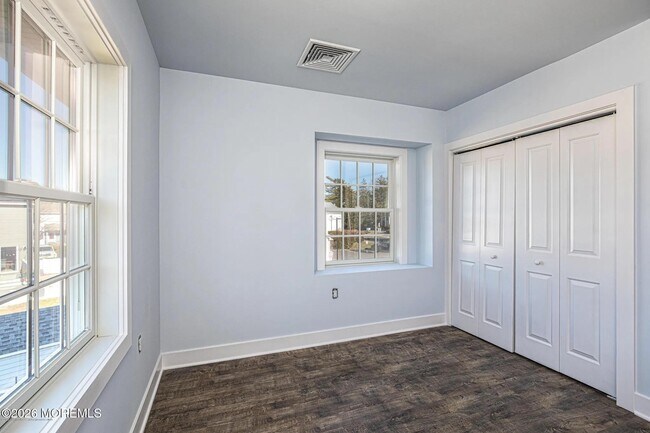 Building Photo - 1009 Arnold Ave