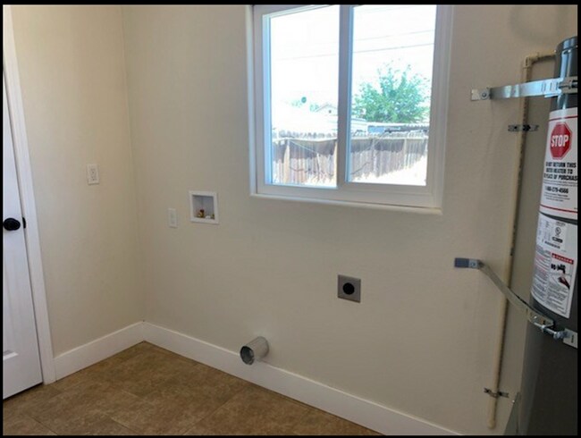 Building Photo - Buchanan Duplex