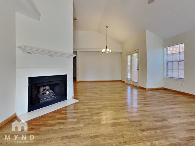 Building Photo - 633 Albrook Dr