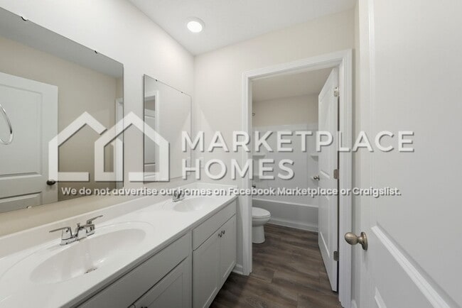 Building Photo - 6300 Trailview Dr