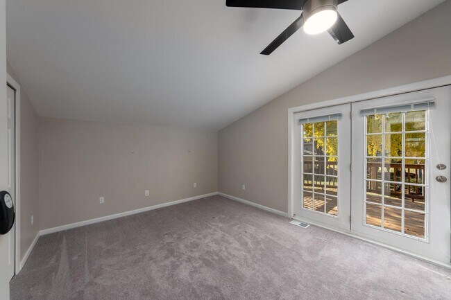 Building Photo - 270 S Center St