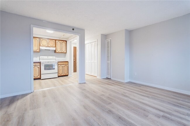 Building Photo - 400 Main St