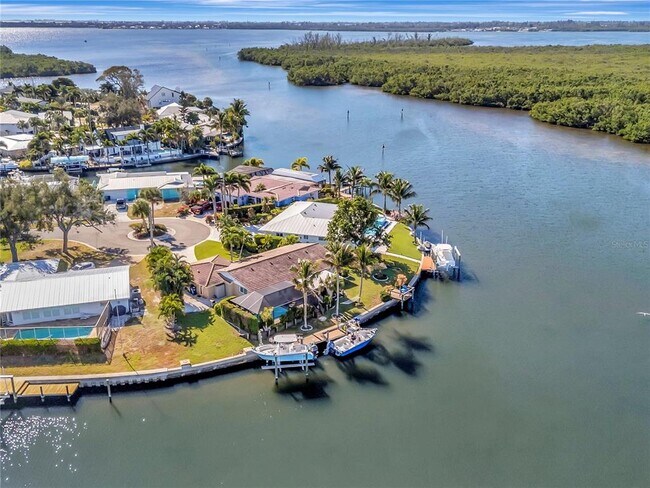 Building Photo - 10432 Sandpiper Rd W