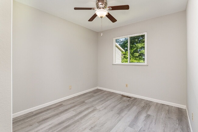 Building Photo - Updated 2-bedroom Duplex at $1150/month
