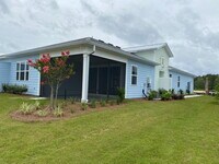 Building Photo - "Charming 2-Bedroom Retreat with 2 Baths a...