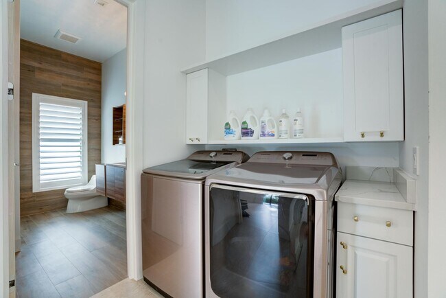 Building Photo - Modern Home in Palm Beach Gardens, Just Minutes from Juno Beach