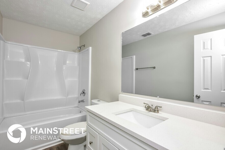 Building Photo - 637 Woodcrest Manor Dr