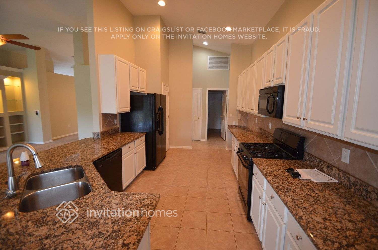 Building Photo - 10547 San Travaso Dr