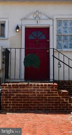 Building Photo - 1 S Madison St