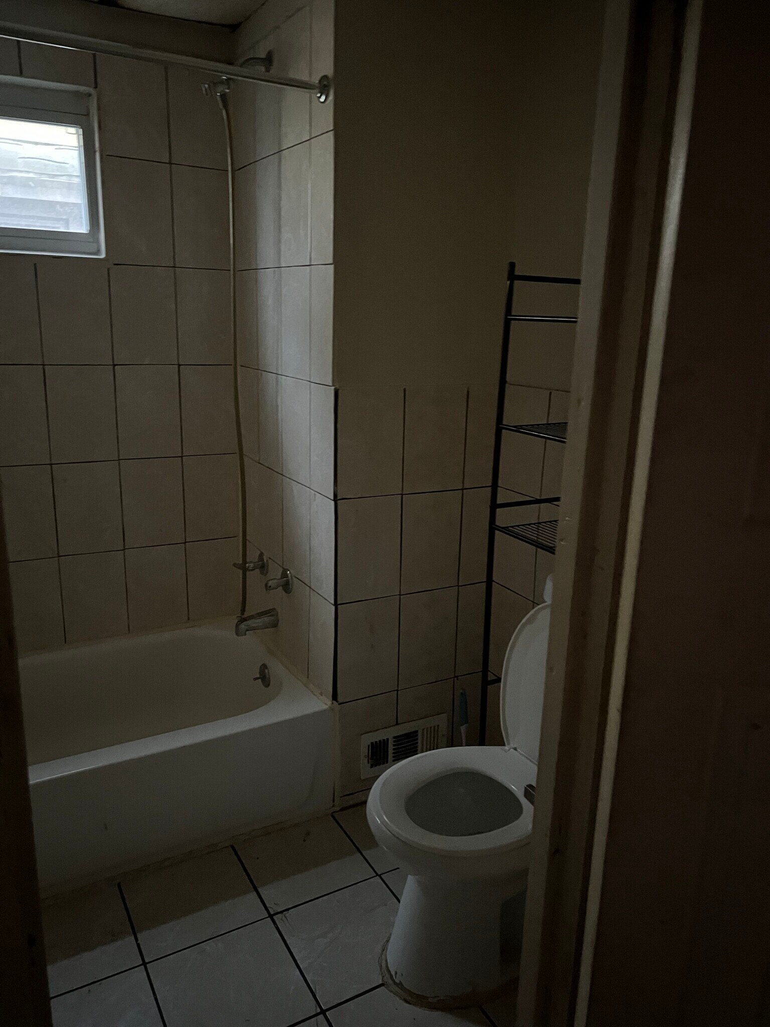 Building Photo - 35 Poultney Ave