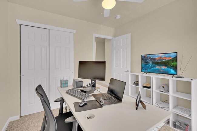 Building Photo - Immaculate 3 Bedroom Townhome Near Downtown COS