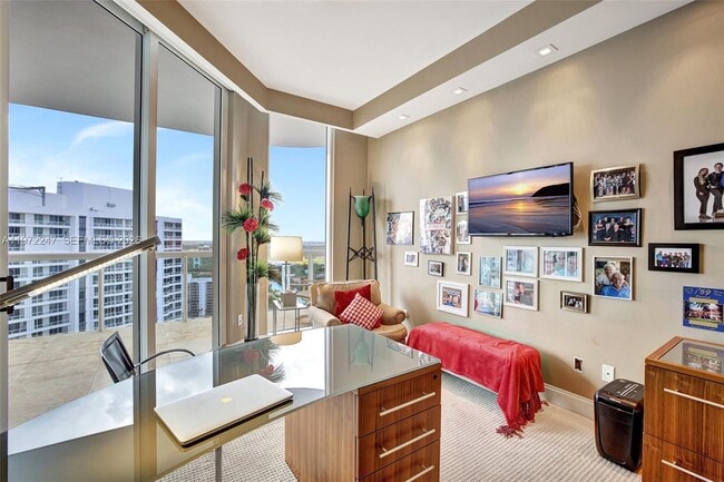 Building Photo - 21200 Point Pl