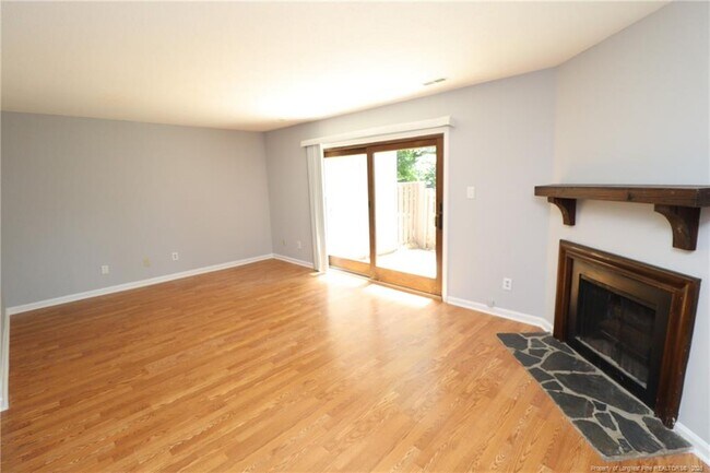 Building Photo - 7283 Sandy Creek Dr
