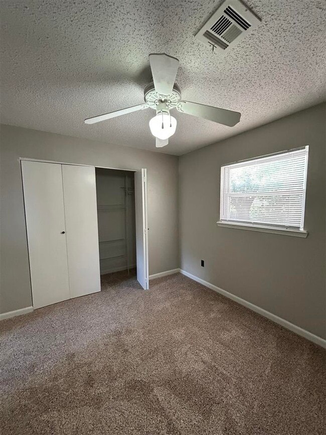 Building Photo - 6428 NW Arrowhead Dr