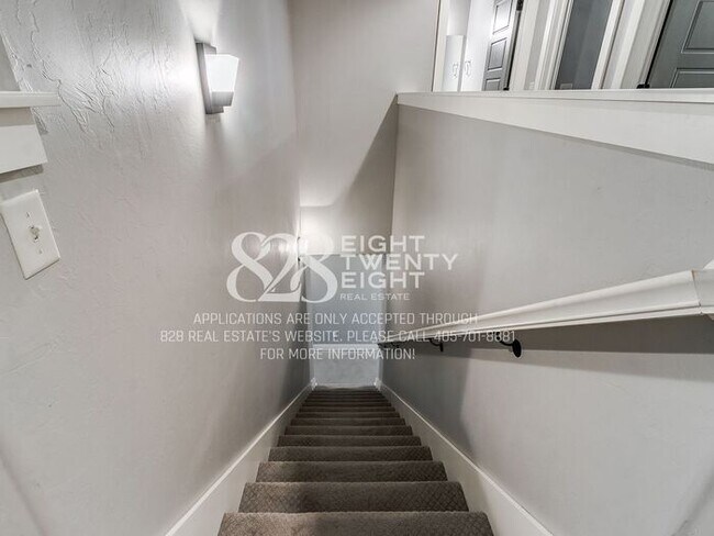 Building Photo - West Normans Best Kept Secret! 3 bd/2.5 bath Beautiful Townhome! *AVAILABLE NOW*