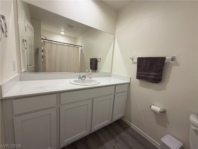 Building Photo - 6086 Lily Gdn St