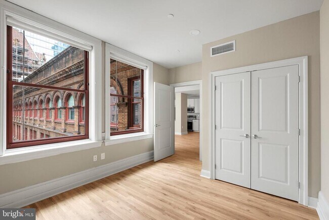 Building Photo - 1420 Chestnut St