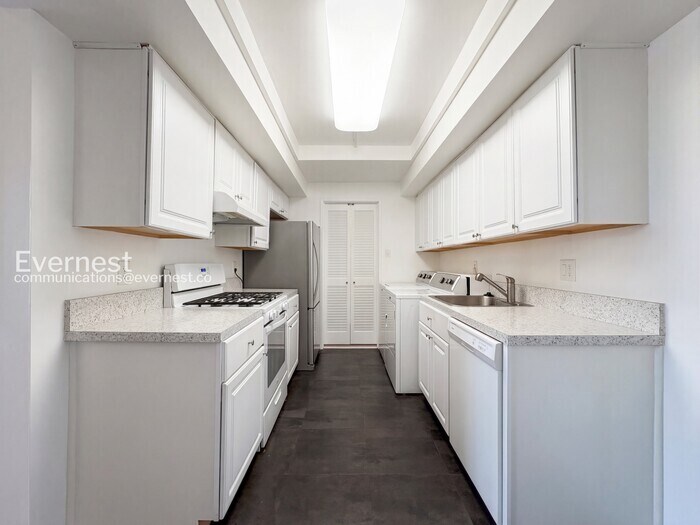 Building Photo - 10202 Prince Pl